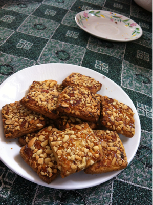 カシミリ・カワティと焼き菓子