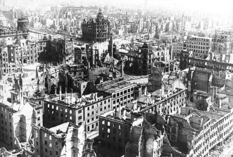 Bundesarchiv_Bild_183-Z0309-310 _Zerstörtes_Dresden